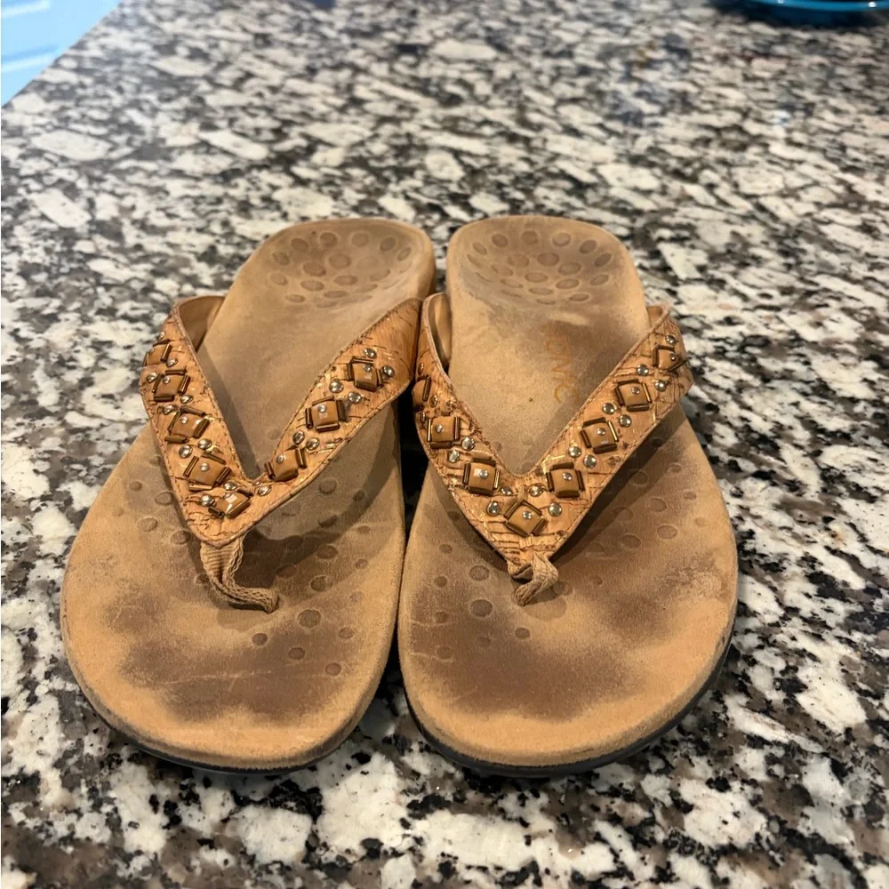 Vionic Orthaheel Floriana Thong Sandals Size 8 Leather Embellished - Picture 2 of 4